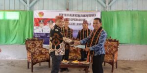 Resmi Beroperasi, DPRD Provinsi Serahkan SK dan Izin Operasional Untuk SMKN 1 Reok Barat