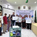 PLN UIP Nusra Serahkan Bantuan CSR Untuk Warga Sekitar Ulumbu Sejak Tahun 2022