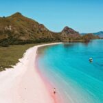Pantai Pink Labuan Bajo, Destinasi Wisata yang Menyajikan Panorama Alam Unik di Indonesia