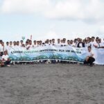 PLN UIP Nusra Rayakan Hari Lingkungan Hidup dengan Aksi Bersih Pantai Loang Baloq