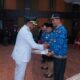 Bupati Manggarai Hery Nabit Serahkan Penghargaan kepada ASN PPPK Berprestasi