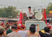 Di Tengah Hujan Deras, Bupati Manggarai Dengarkan Tuntutan Aliansi Cipayung