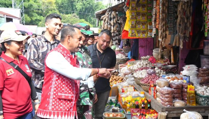 Bupati Manggarai Sidak Harga dan Ketersediaan Bahan Kebutuhan Pokok di Pasar Inpres
