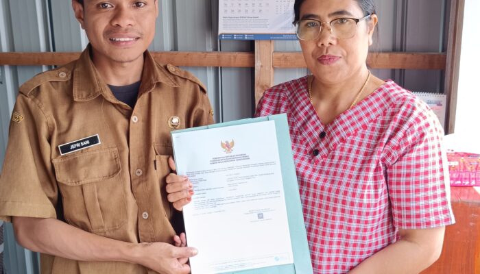 Melayani Lebih Dekat, DPMPTSP Manggarai Turun ke Pasar Urus Izin Usaha Warga