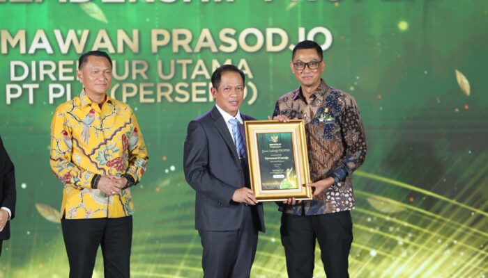 PLN Pimpin Akselerasi Tata Kelola Lingkungan Nasional, Darmawan Prasodjo Raih Penghargaan Ketiga di PROPER 2025