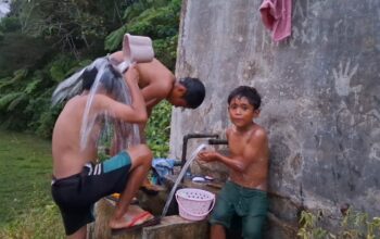 PLN UIP Nusra Wujudkan Komitmen CSR 2025, Salurkan Air Bersih untuk 67 Keluarga di Sekitar PLTP Ulumbu