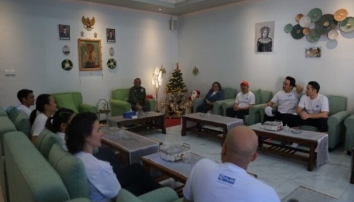 Hery Nabit Apresiasi Aksi Sosial Voluntrip Lee Management di Sekolah Pedesaan Manggarai