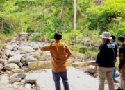 Hery Nabit Tinjau Jembatan Wae Laja, Warga Harap Perbaikan Tanggul Segera Dilakukan