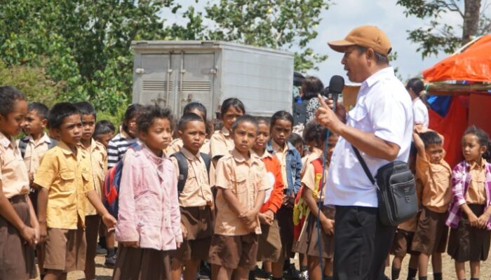 Paulus Jeramun Gaungkan Pesan “Sekolah Aman, Belajar Nyaman” Pascagempa Manggarai