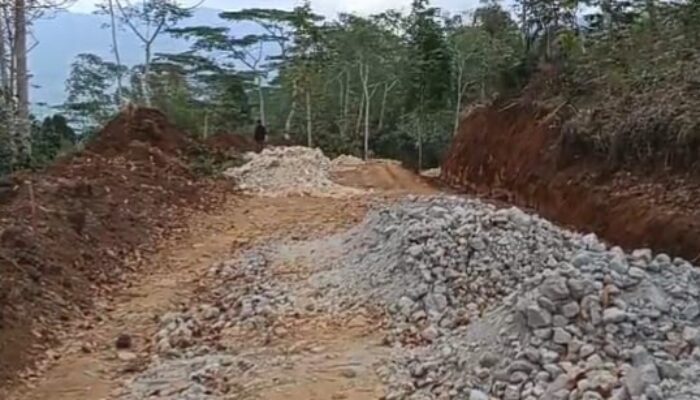 Jalan Nceang- Lopa Dibangun, Warga Golo Leda Apresiasi Pemkab Manggarai Timur
