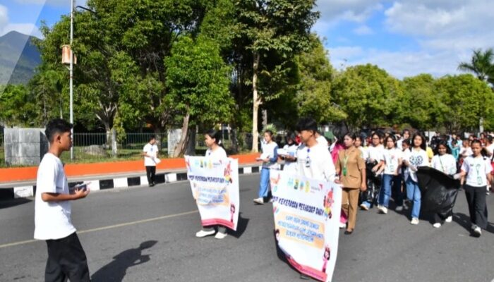 Hery Nabit dan Fabianus Abu Jalan Sehat Bersama Anak-anak dalam Peringatan HAN ke-42