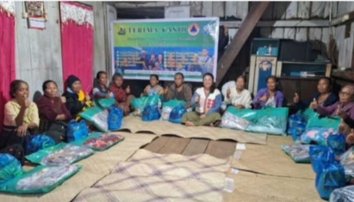 Bantuan Terpal dan Selimut Disalurkan, TP PKK Manggarai Fokus Perhatikan Kelompok Rentan